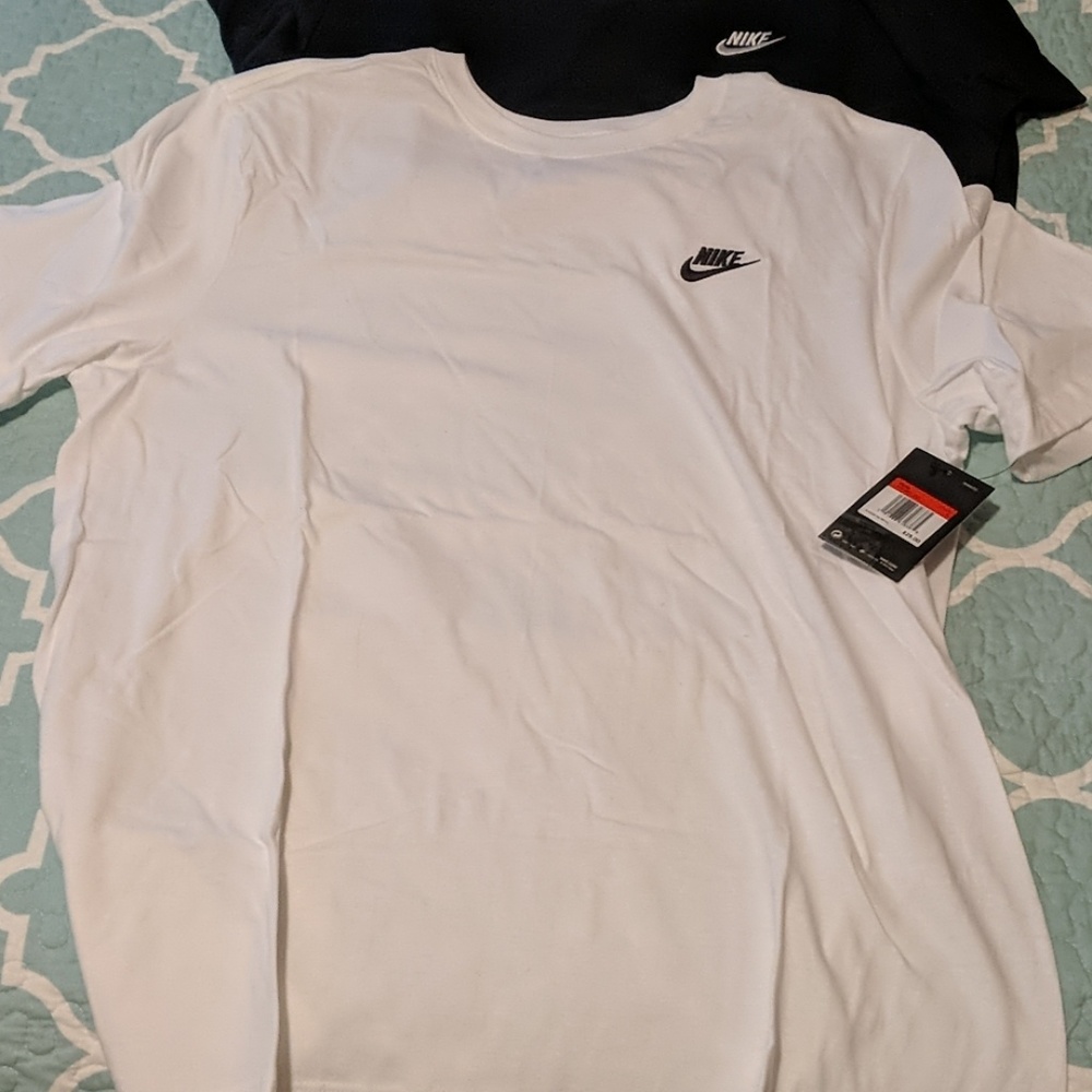 Nike shirts - Picture 3 of 4